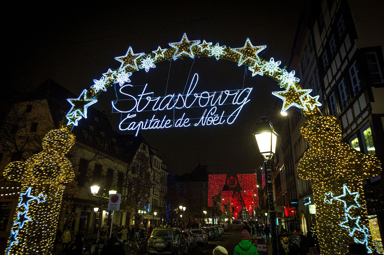 Strasbourg_capitale_de_Noël_rue_du_Vieux_Marché_aux_Poissons_5_décembre_2014
